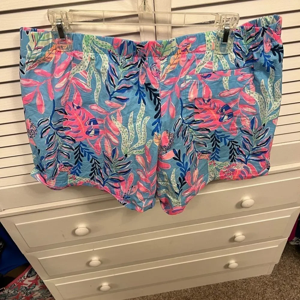 New without tags Lilly Pulitzer Ocean View Vista Al Mar Shorts size Large